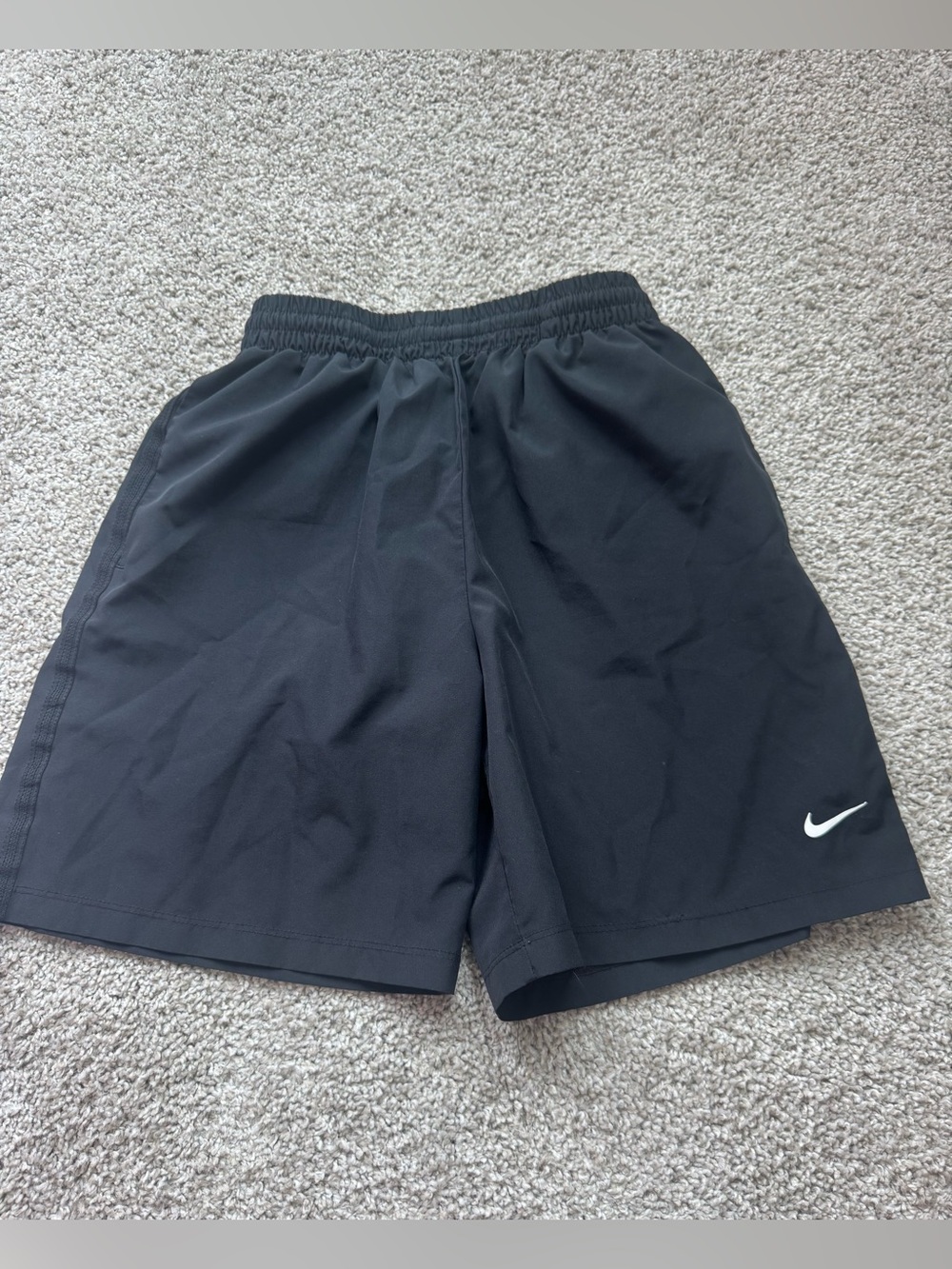 Boys black NIKE shorts - M